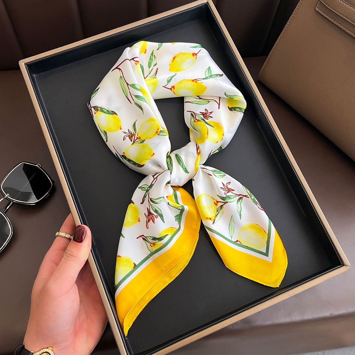Новинка 2025 года, квадратный  – обзор и цена Silk Scarf Square